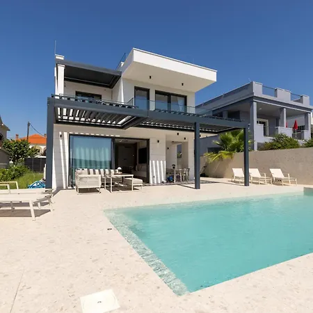 Karma Hh With Pool Zára