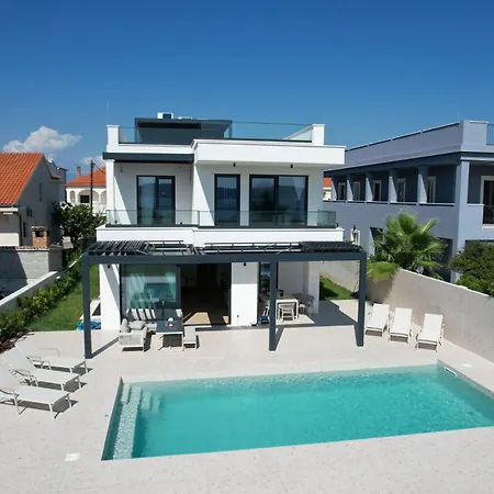 Karma Hh With Pool Nyaraló *
