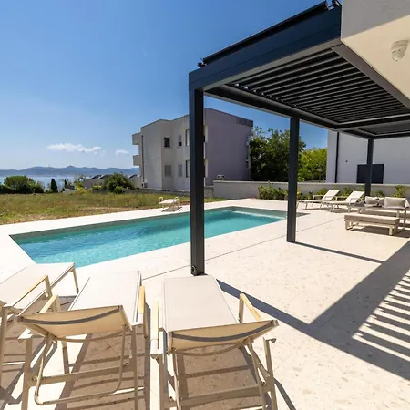 Nyaraló Karma Hh With Pool