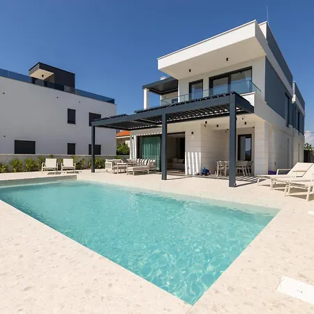 Nyaraló Karma Hh With Pool *